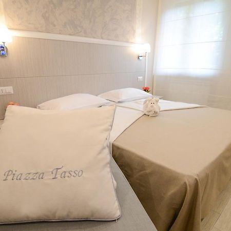Le Quattro Piazze Bed & Breakfast Sorrento Ruang foto